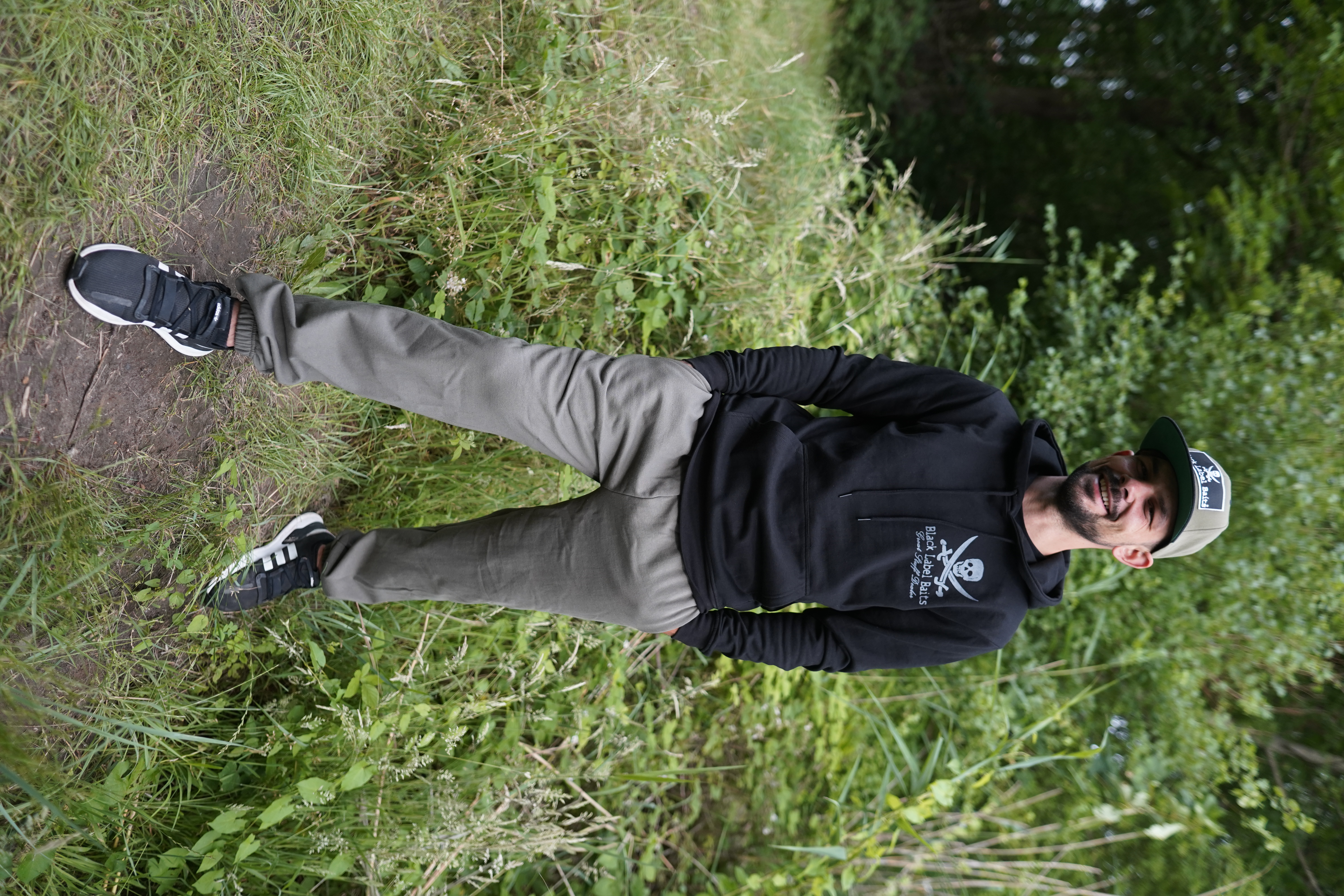 BLB Logo Jogger - olive mit grauem Aufdruck