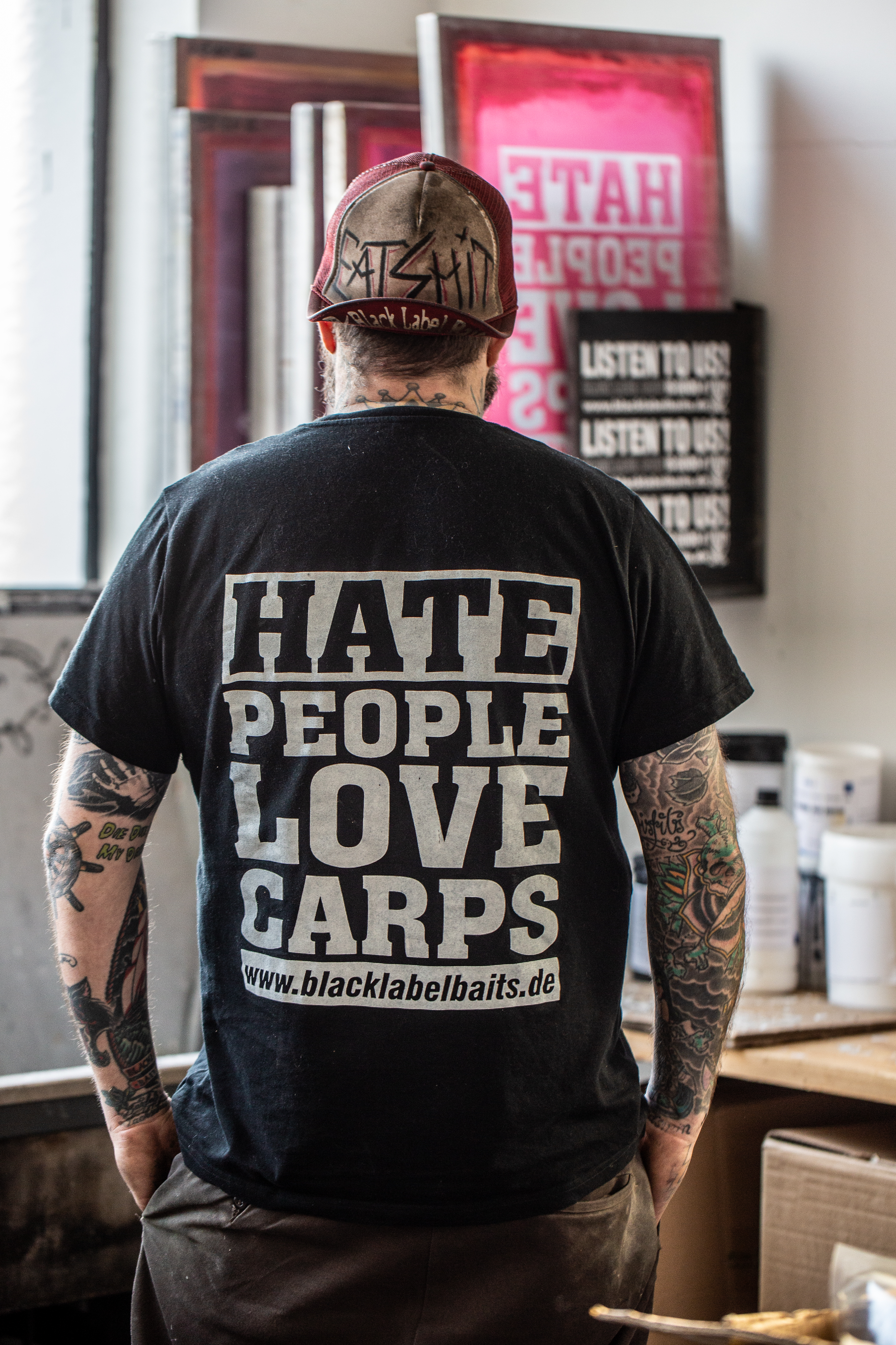 "HATE PEOPLE LOVE CARPS" Shirt